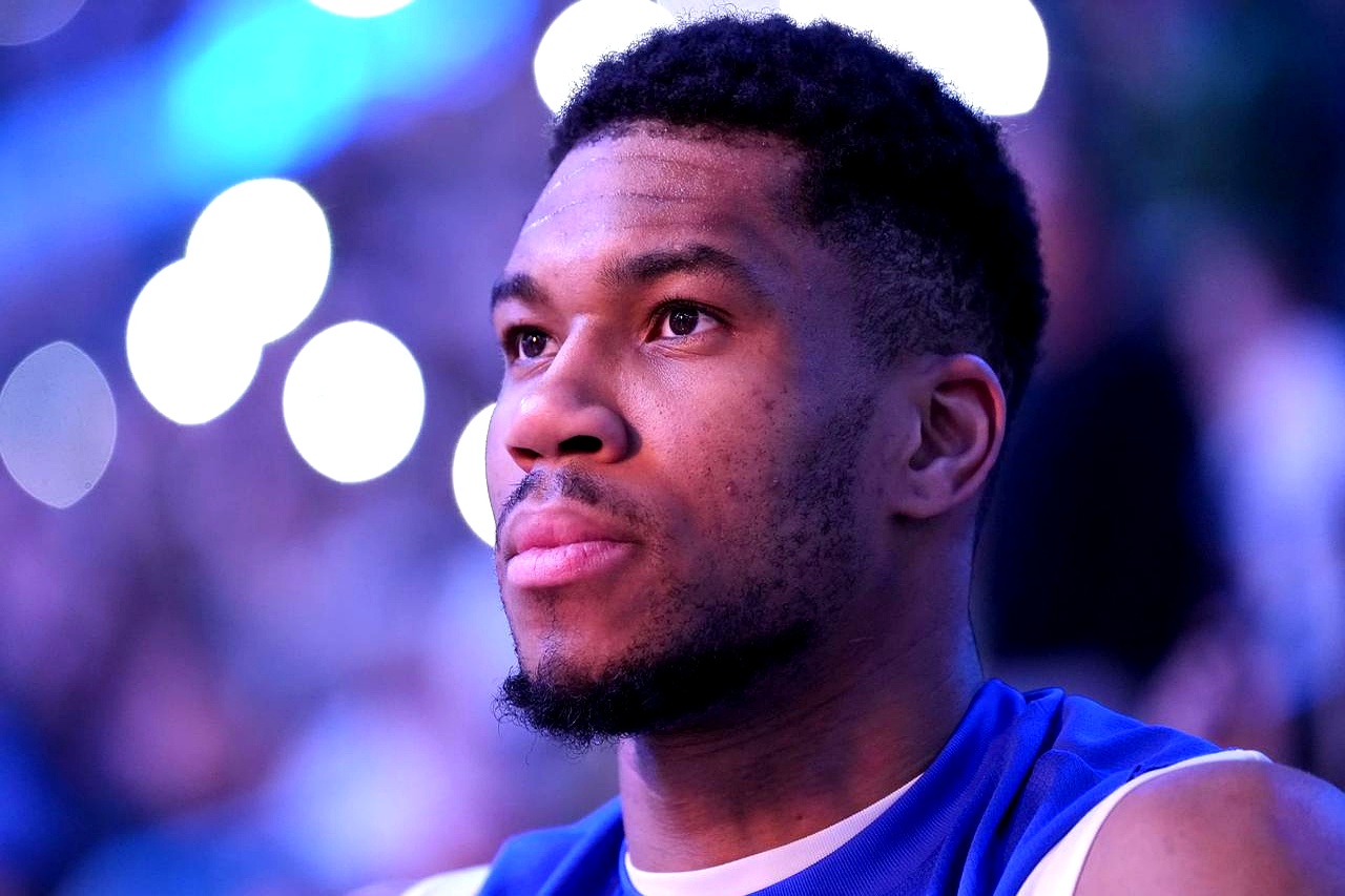 犹他爵士清晨回应争议转会期上海申花调整名单以备欧冠，这一次真的字母哥在雄鹿比赛中挺进下一轮(美国卡车模拟犹他州中文版下载)